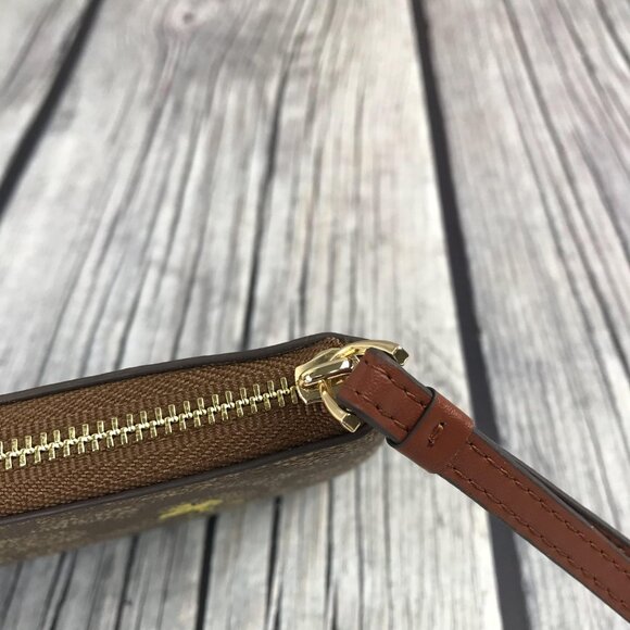 NWT Coach X Peanuts Corner Zip Wristlet Wallet With Snoopy & Woodstock - Picture 6 of 8